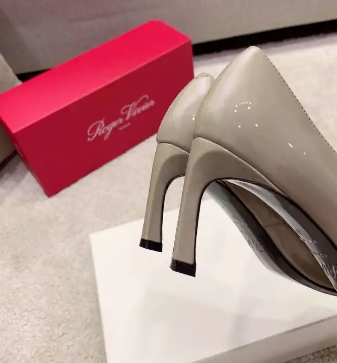 hype Roger Vivier flat shoes