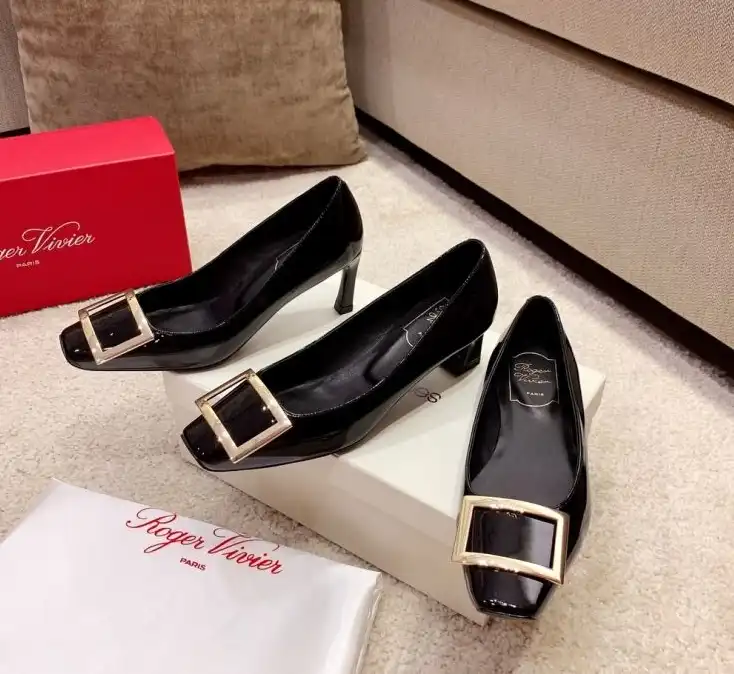 hype Roger Vivier flat shoes