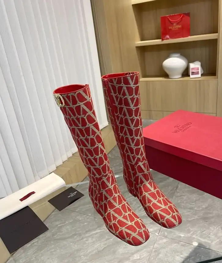 hype Valentino Boots