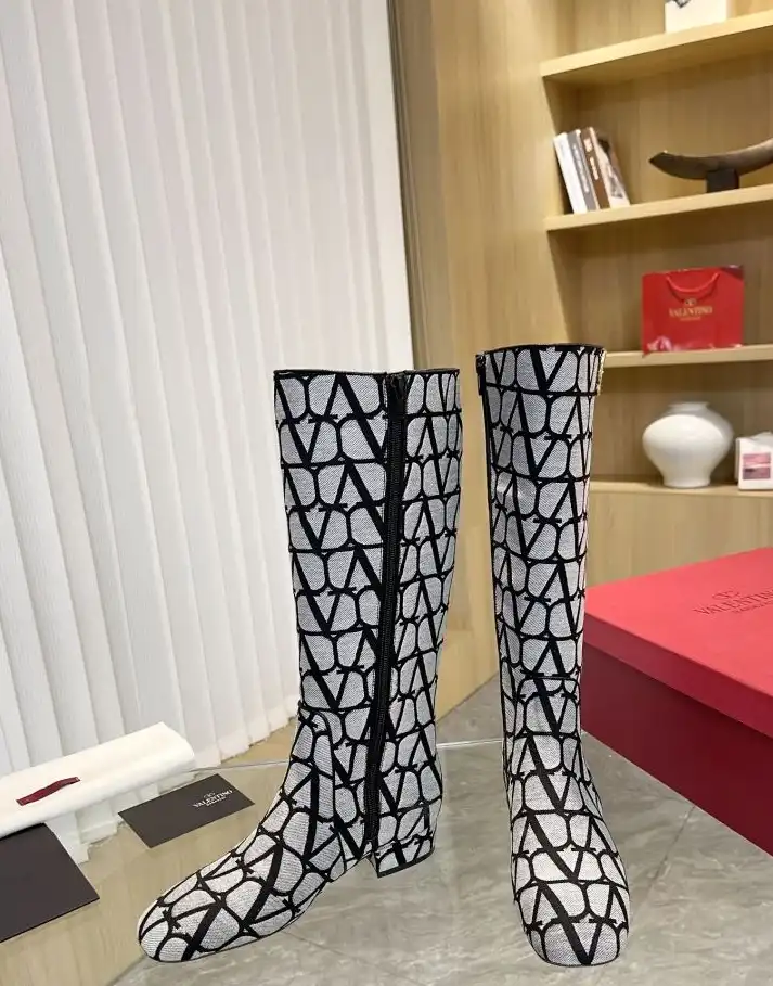 hype Valentino Boots