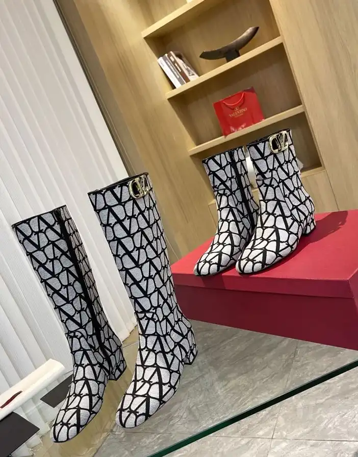 hype Valentino Boots