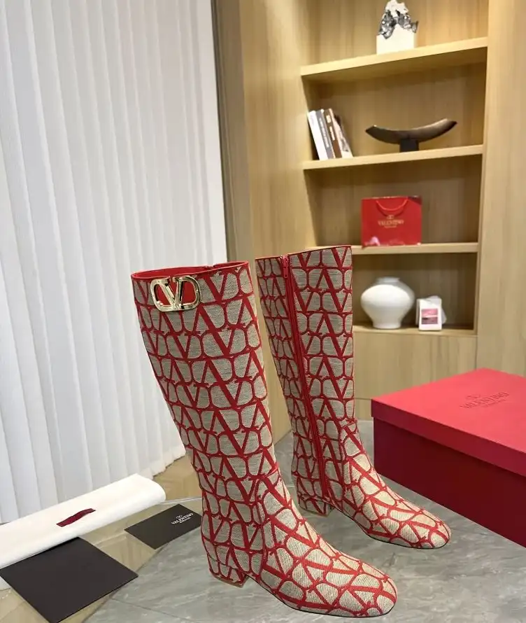 hype Valentino Boots