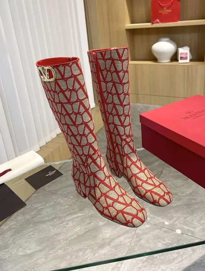 hype Valentino Boots