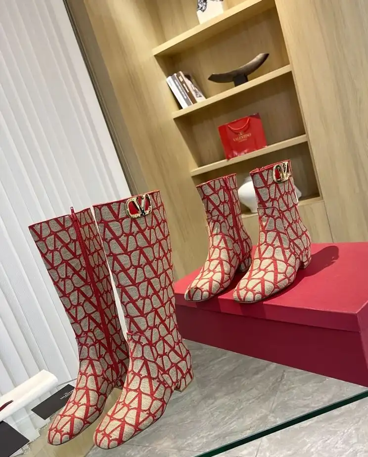 hype Valentino Boots