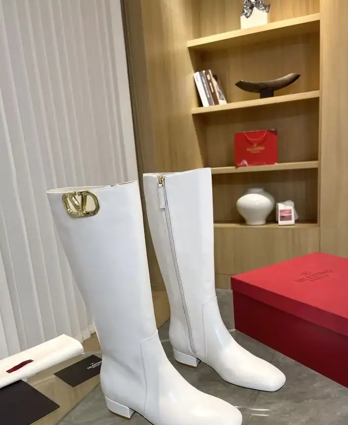 hype Valentino Boots