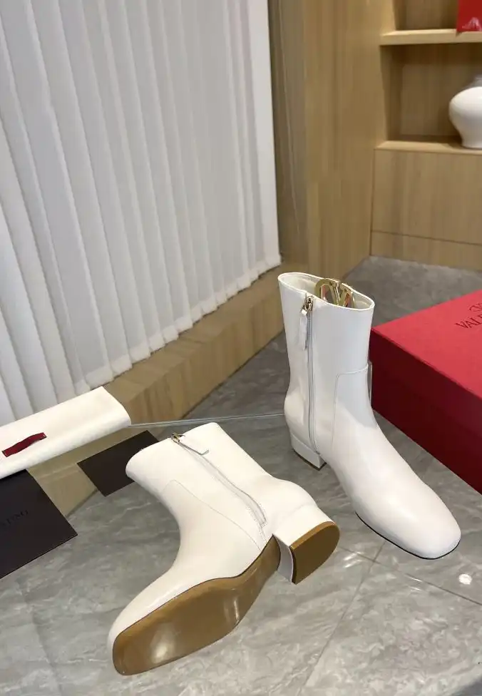 hype Valentino Boots