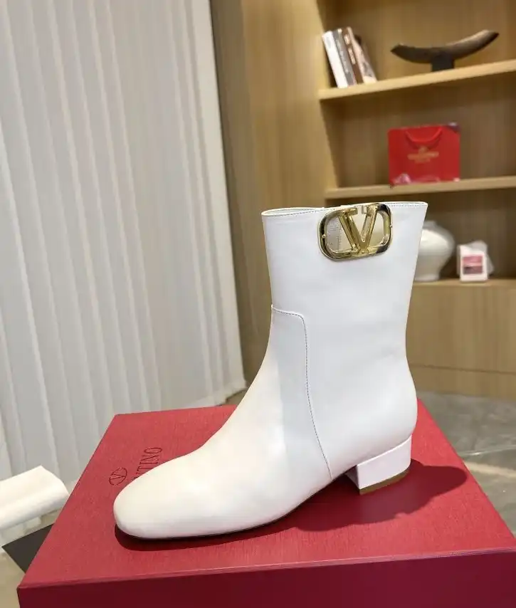 hype Valentino Boots