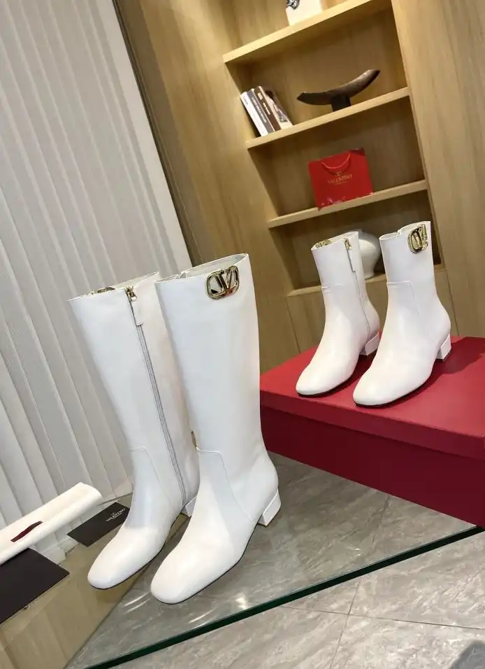 hype Valentino Boots