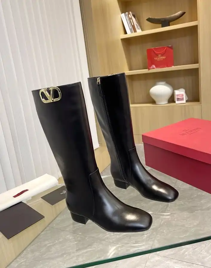 hype Valentino Boots