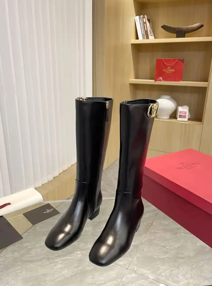 hype Valentino Boots