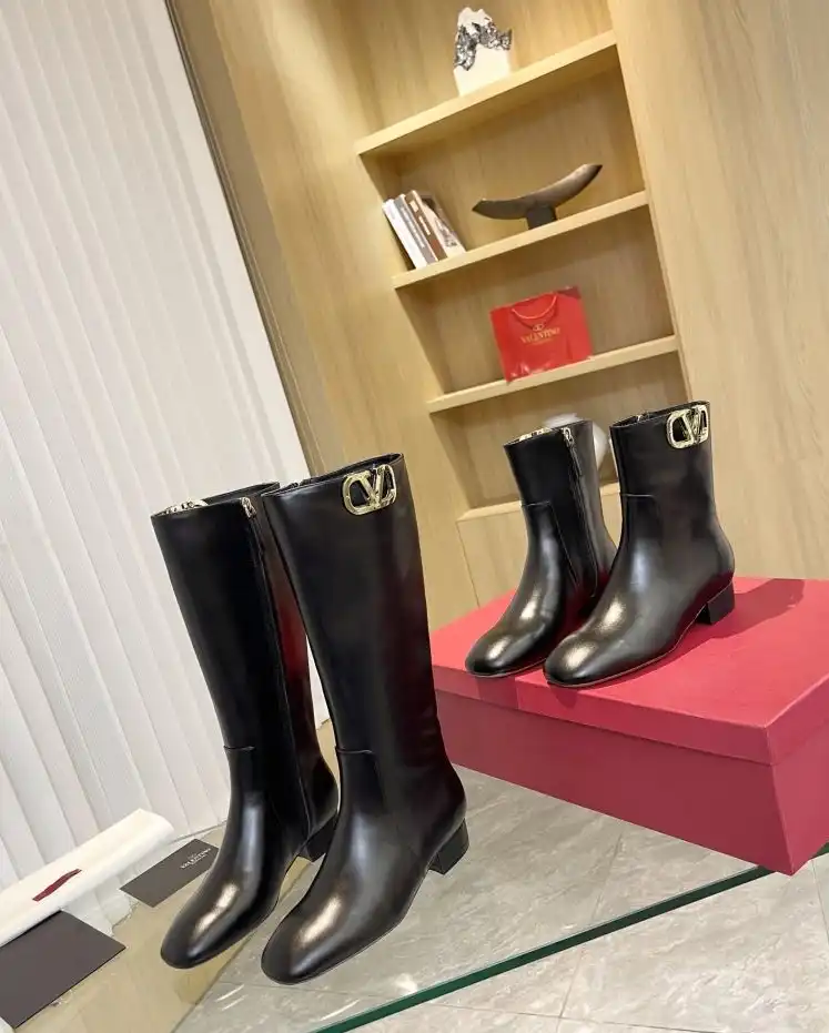 hype Valentino Boots