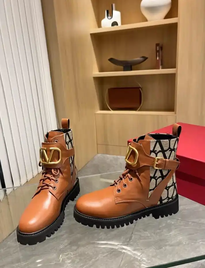 hype Valentino Boots