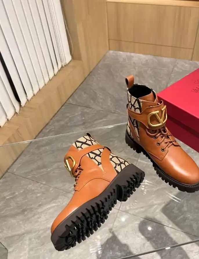 hype Valentino Boots