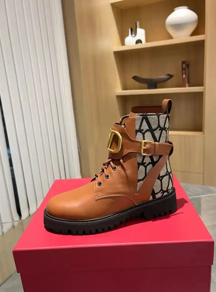 hype Valentino Boots