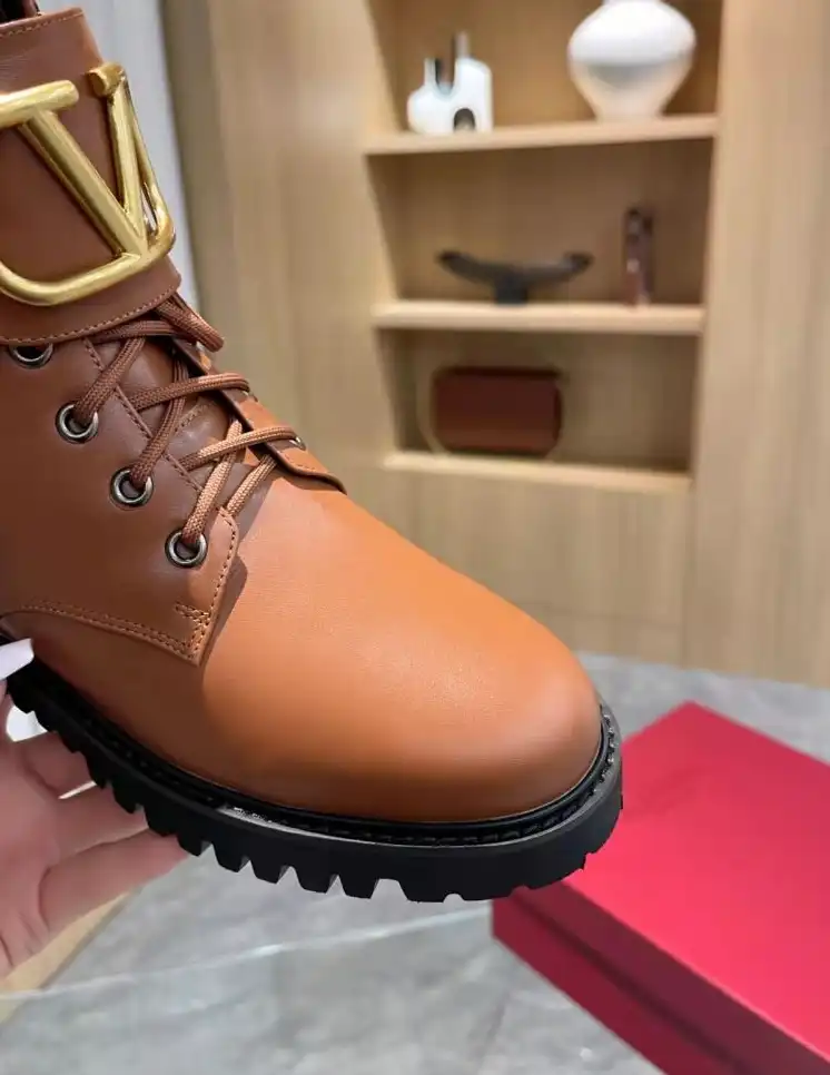 hype Valentino Boots