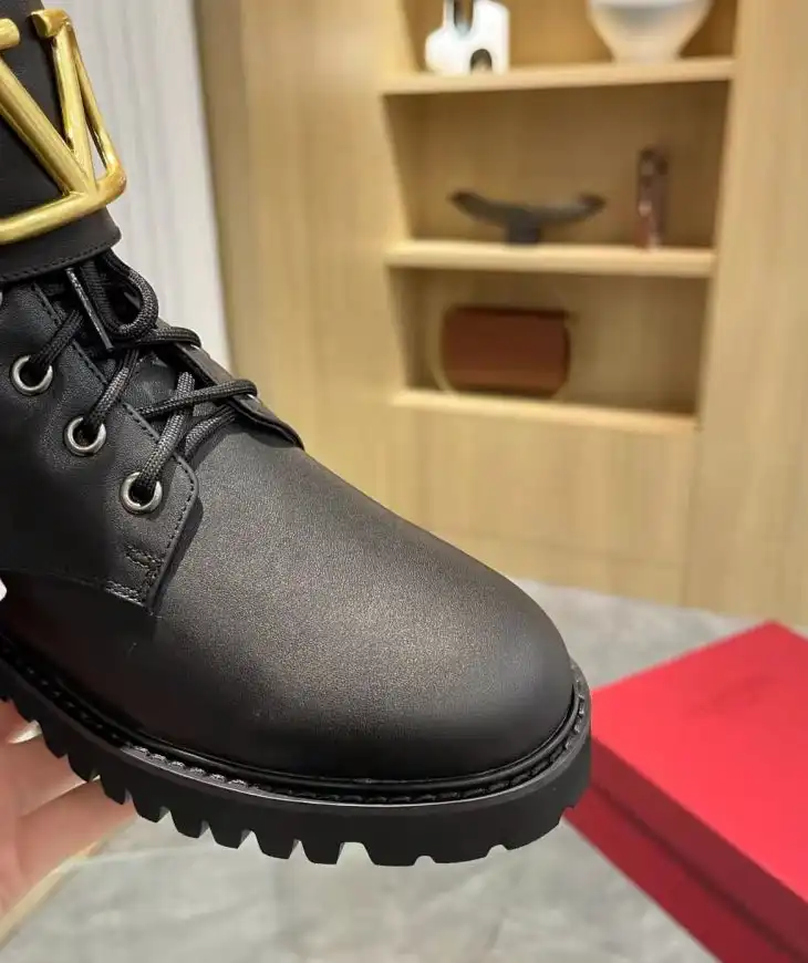 hype Valentino Boots