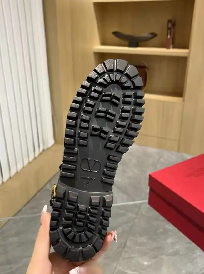 hype Valentino Boots