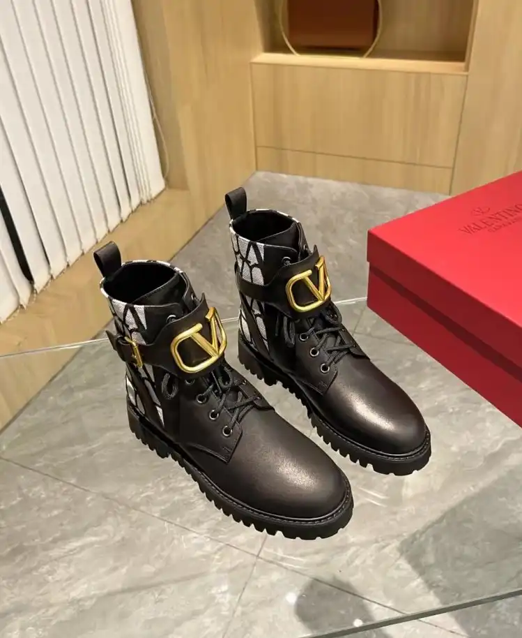 hype Valentino Boots