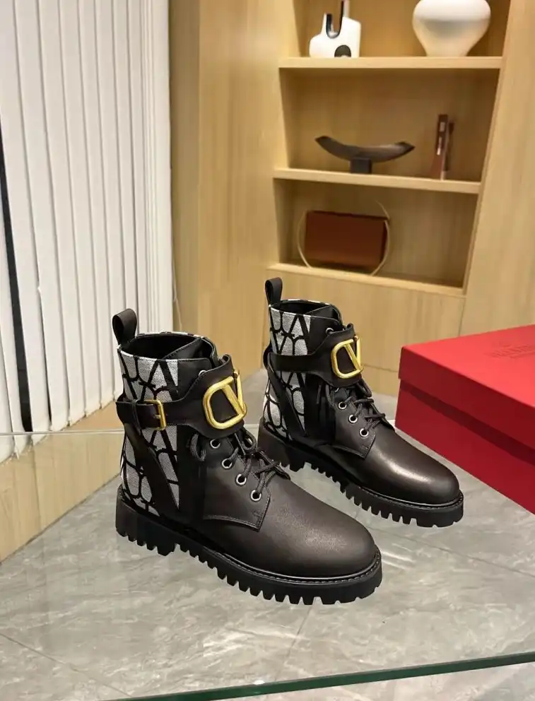 hype Valentino Boots