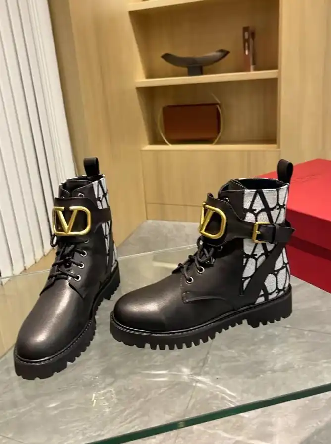 hype Valentino Boots