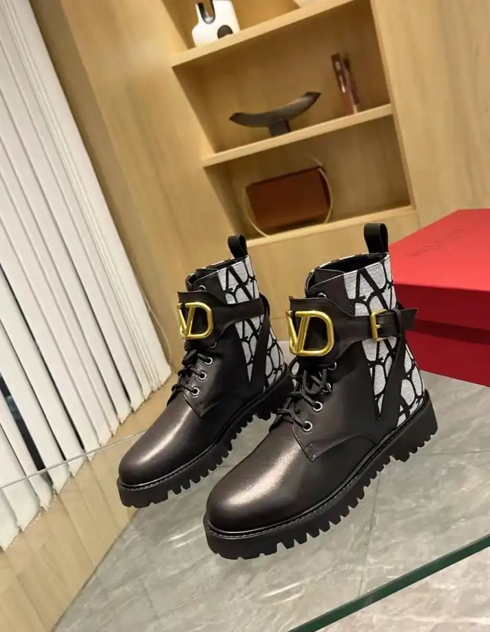 hype Valentino Boots