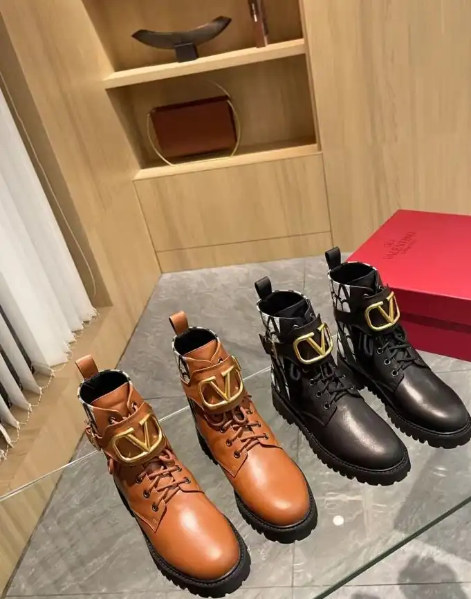 hype Valentino Boots