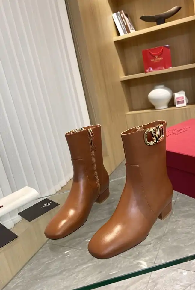 hype Valentino Boots