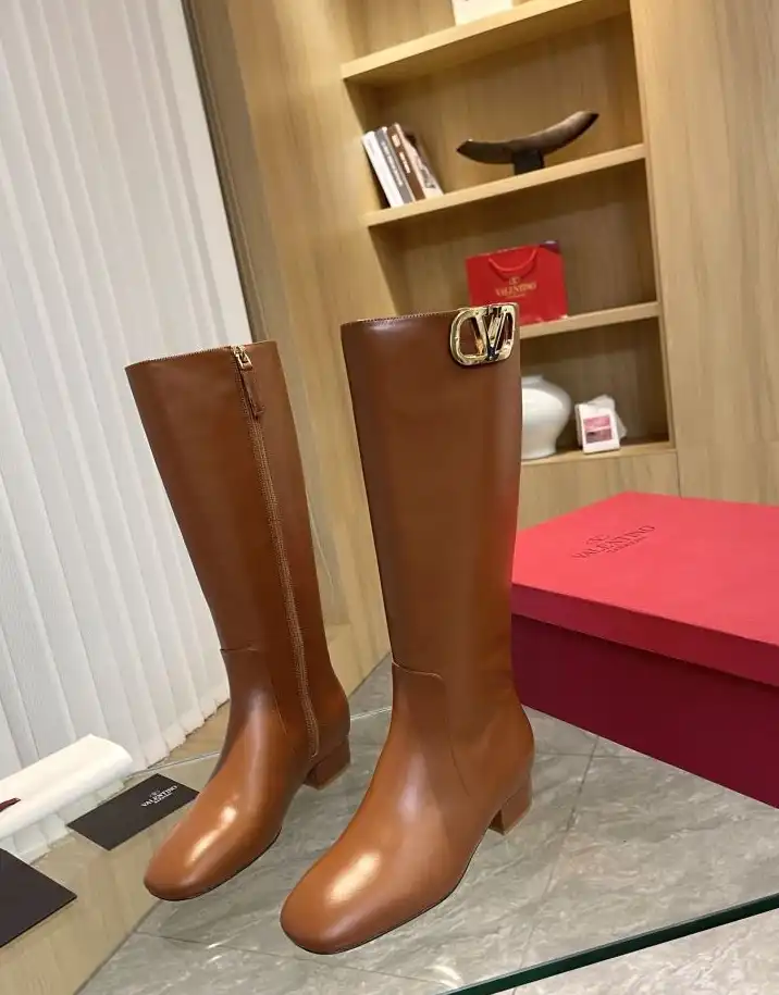 hype Valentino Boots