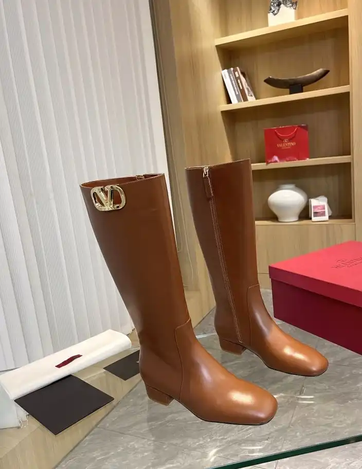 hype Valentino Boots