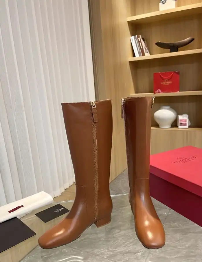 hype Valentino Boots