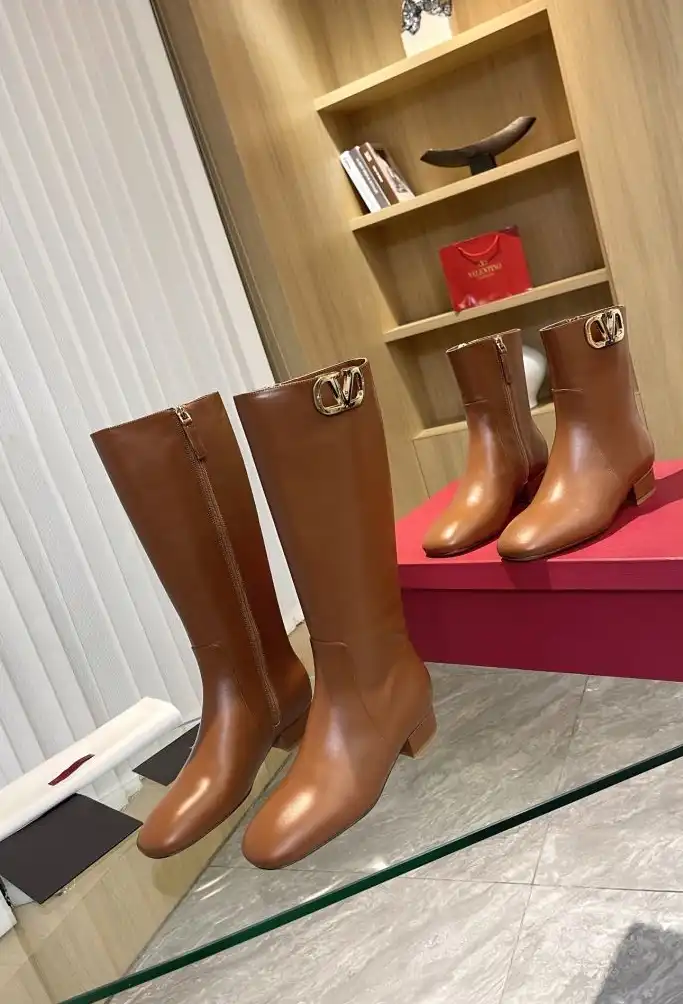 hype Valentino Boots