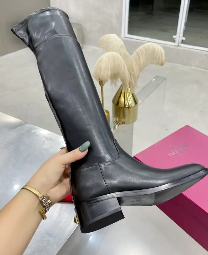 hype Valentino Boots