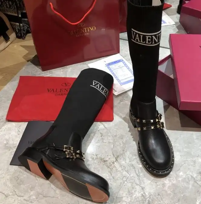 hype Valentino Boots