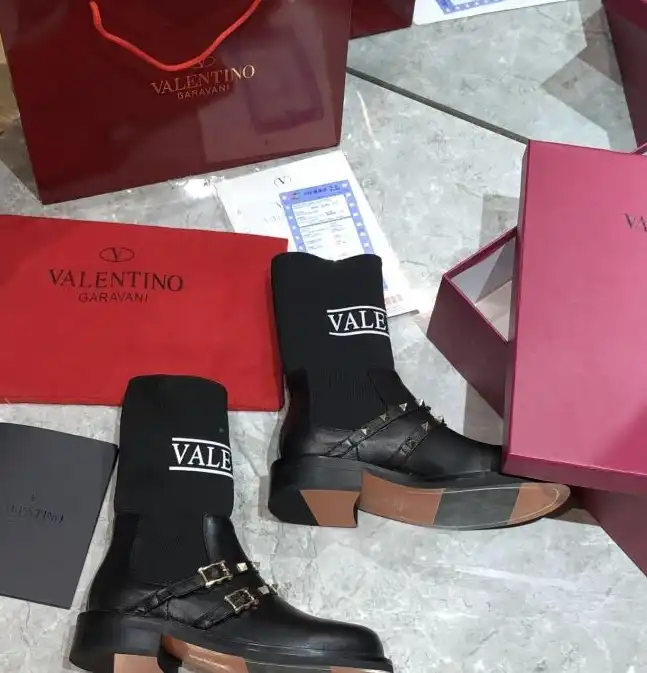 hype Valentino Boots