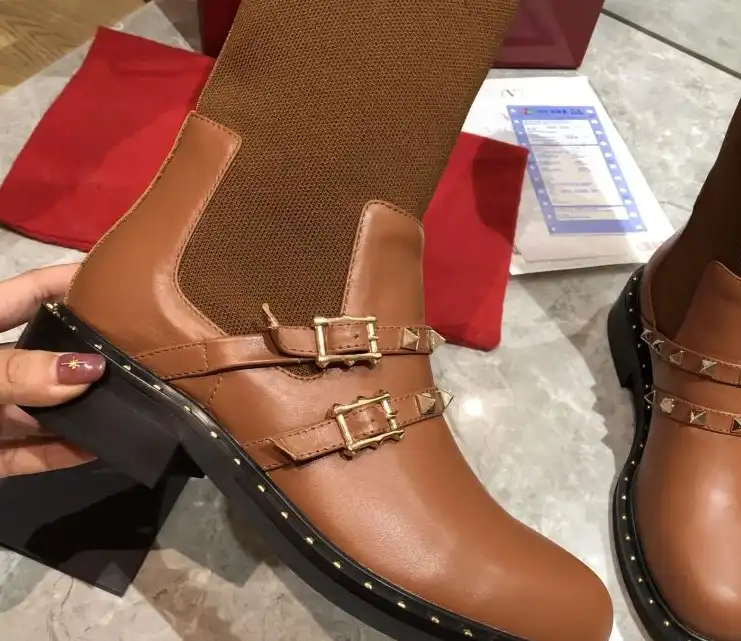 hype Valentino Boots