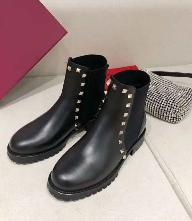 hype Valentino Boots