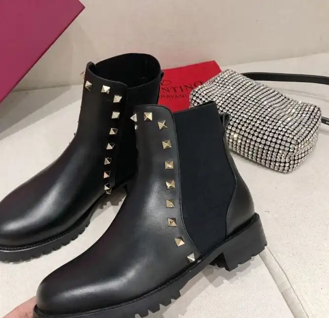 hype Valentino Boots