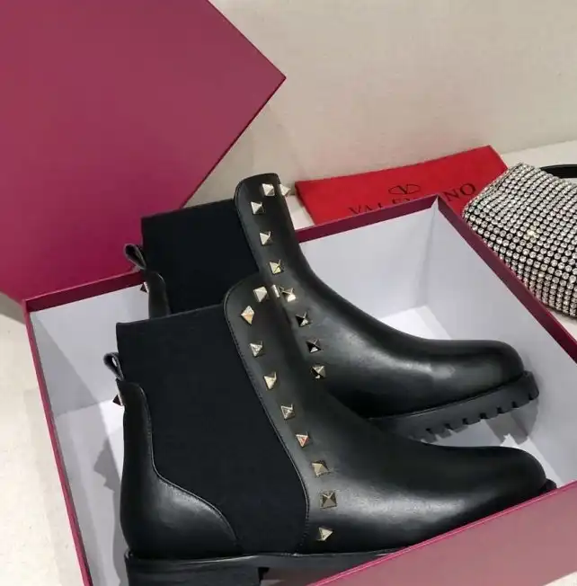 hype Valentino Boots