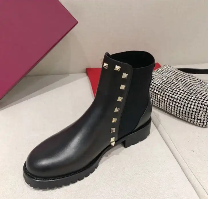 hype Valentino Boots