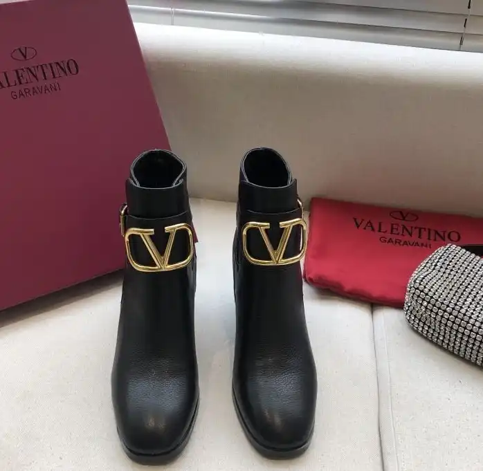 hype Valentino Boots