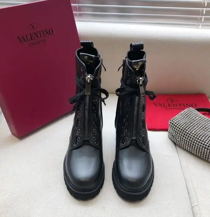 hype Valentino Boots