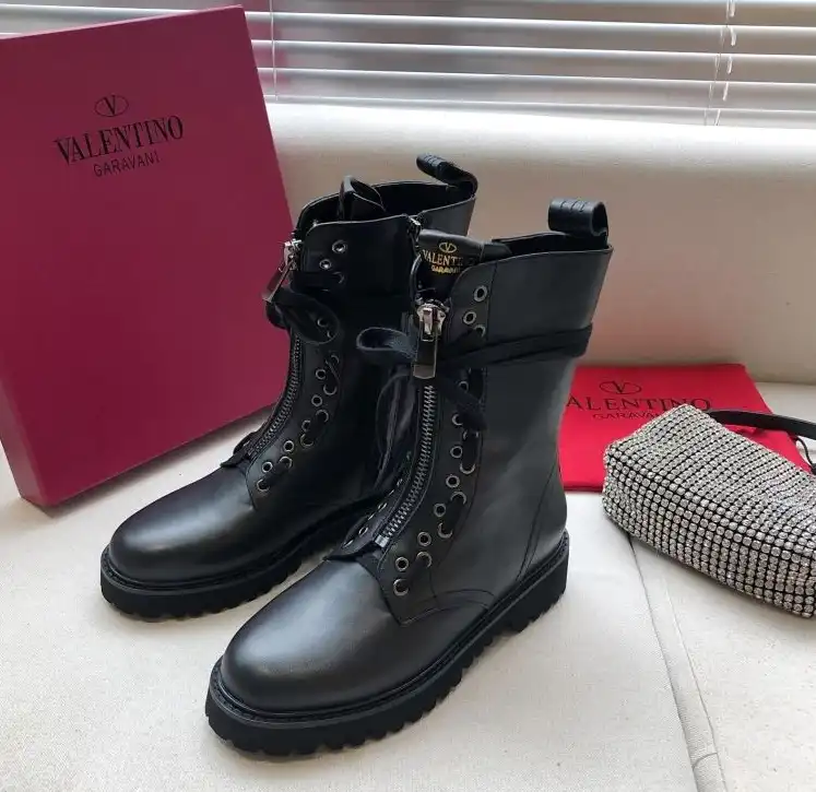 hype Valentino Boots