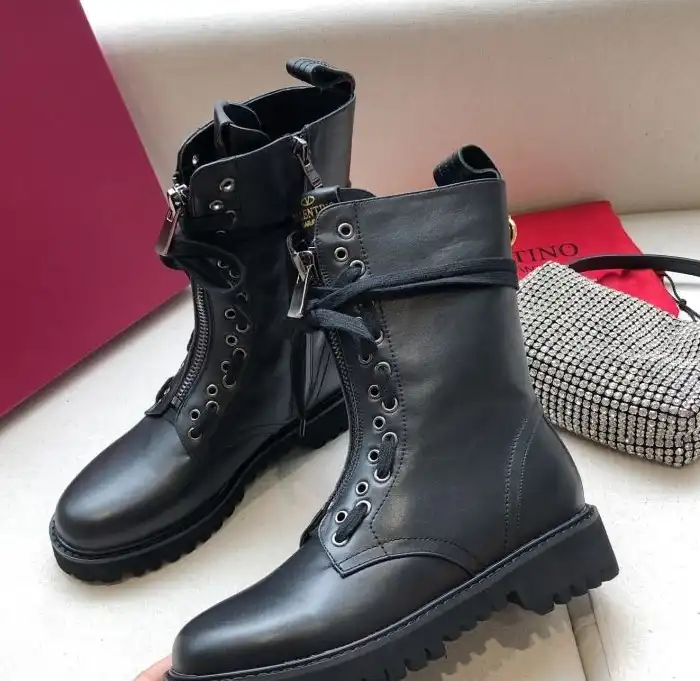 hype Valentino Boots