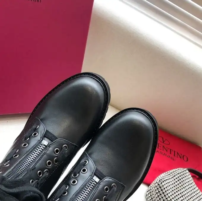 hype Valentino Boots