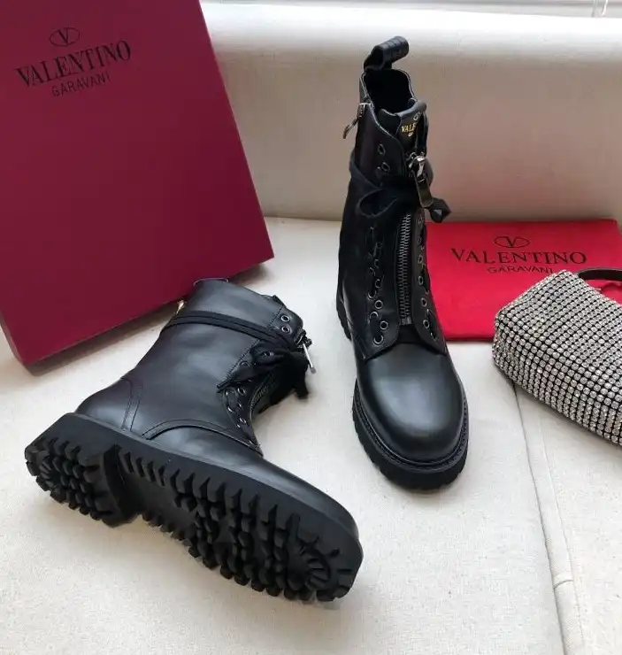 hype Valentino Boots