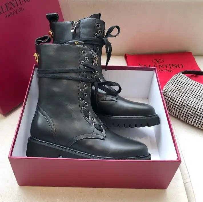 hype Valentino Boots