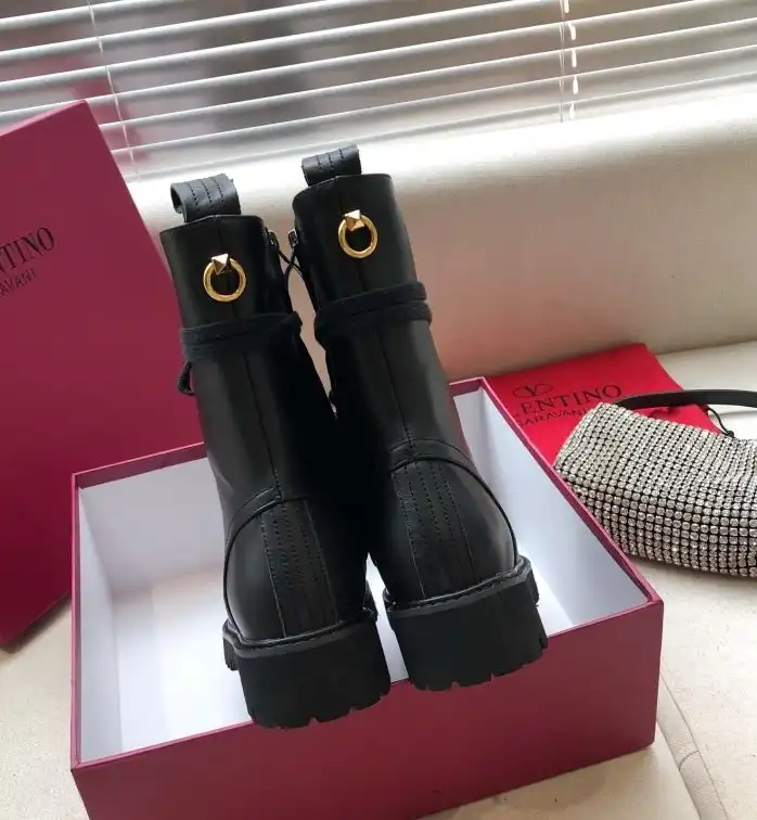 hype Valentino Boots