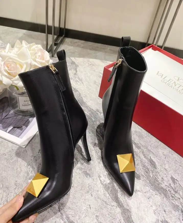 hype Valentino Boots