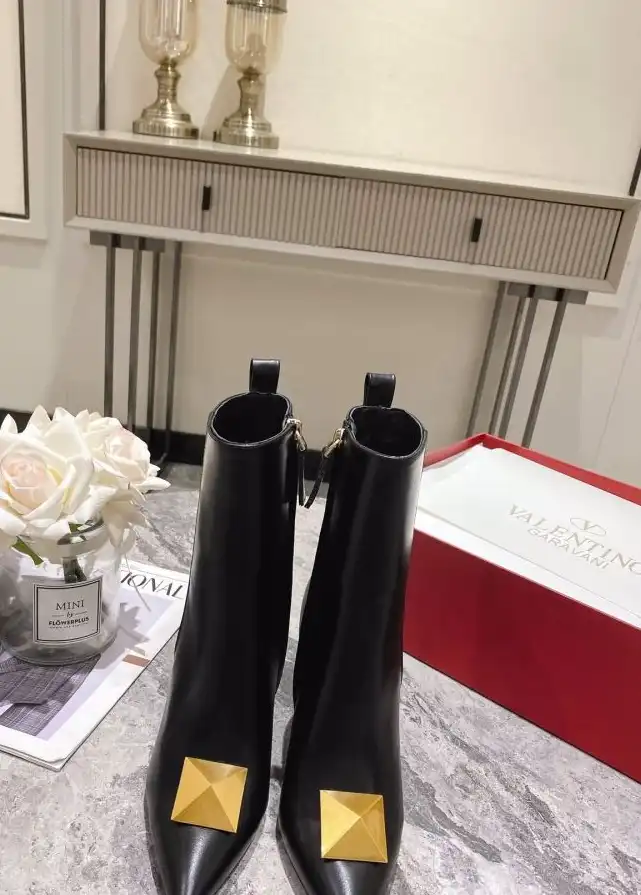 hype Valentino Boots