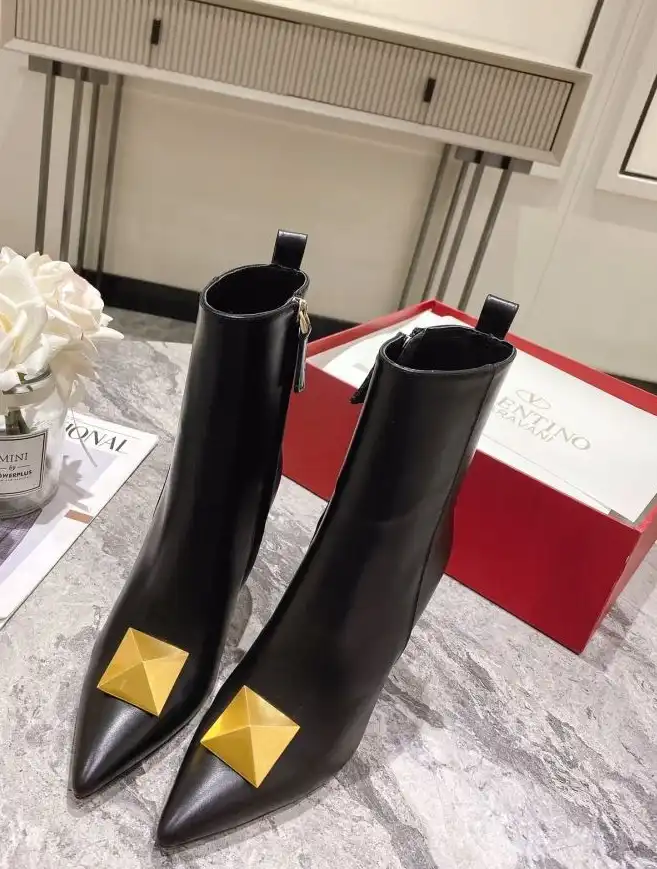 hype Valentino Boots